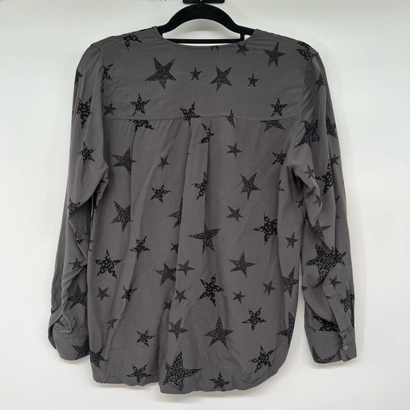 Rails Cheetah Stars Hillary Blouse Women's Size M Charcoal Gray Crossover Wrap - Picture 4 of 9
